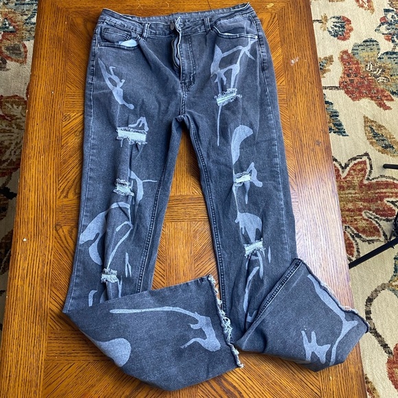 Stylish Distressed Women Jeans, XL - Picture 5 of 9